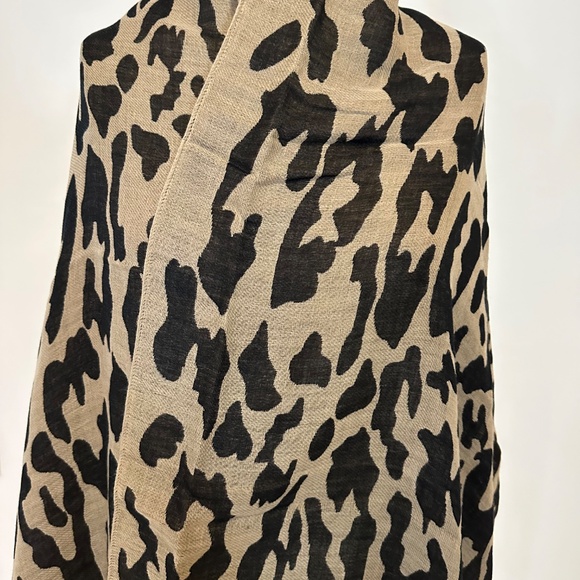 Banana Republic  Leopard Wool Cotton Scarf - Picture 8 of 9